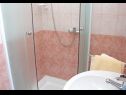 Apartmanok Vinko - big terrace and grill A5(2+1), SA6(2)Crveni, SA7(2)Plavi Vir - Riviera Zadar  - Apartman - A5(2+1): fürdőszoba toalettel