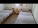 Apartmanok Vanja - terrace & BBQ A1(4+2), A2(4+1) Vir - Riviera Zadar  - Apartman - A1(4+2): hálószoba