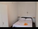 Apartmanok Snjeza - 80 m from beach: A1 Studio (4), A2 Apartman (2+2) Vir - Riviera Zadar  - Apartman - A2 Apartman (2+2): hálószoba