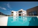 Apartmanok Vrsi beautiful apartments with pool A1(4), A2(4), A3(4) Vrsi - Riviera Zadar  - medence