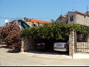 Apartmanok Jase A1 Jasminka(3+1) Zadar - Riviera Zadar  - parkoló (ház és környéke)