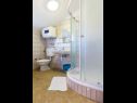Apartmanok Ivan Z2 - 250 m from beach: A2(4) Zadar - Riviera Zadar  - Apartman - A2(4): fürdőszoba toalettel