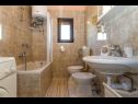 Apartmanok Suza - relaxing & beautiful: A1(2+2), A2(4+2) Zadar - Riviera Zadar  - Apartman - A2(4+2): fürdőszoba toalettel