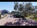 Apartmanok Brane - free parking: A1 Barbara(4), A2 Aleksandar(2+1), A3 Frane(4+2), A4 Rada(6+1), A5 Martina(2+2), SA6 Josip(2) Zadar - Riviera Zadar  - parkoló