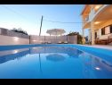 Apartmanok Max - luxurious with pool: A1(6+2) Zadar - Riviera Zadar  - medence