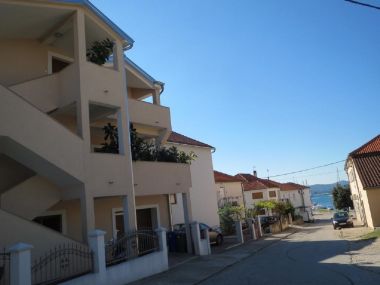 Apartmanok Ena - near marina "Kornati": A1(4), A2(2) Biograd - Riviera Biograd 