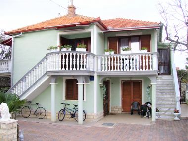 Apartmanok Mare - with terrace: A1(4+2) Pakostane - Riviera Biograd 