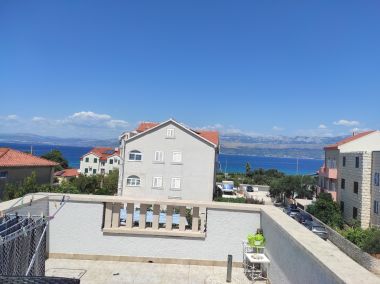 Apartmanok Dani - with large terrace : A1(2+4) Supetar - Brac sziget 