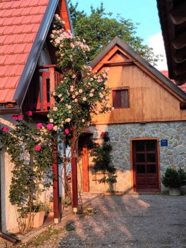 Apartmanok Mimi - countryside cottage: A1(2) Plaski - Kontinentális Horvátország