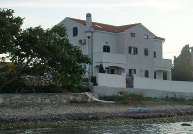 Apartmanok Azur - 10 m from sea: A1(4), SA2(2+1) Ilovik (Ilovik sziget) - Losinj sziget 