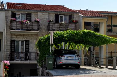 Apartmanok és szobák Ljuba - 130 meter from sea SA1(2), SA2(2), SA6(2), A4(2+1), R3(2+1), R7(2+1) Makarska - Riviera Makarska 