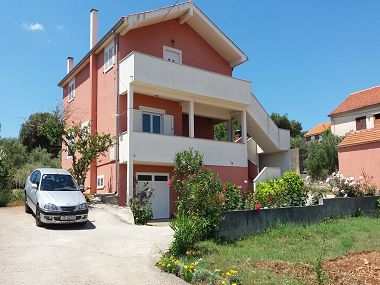 Apartmanok Mare - with large terrace : A1(5+2) Dobropoljana - Pasman sziget 