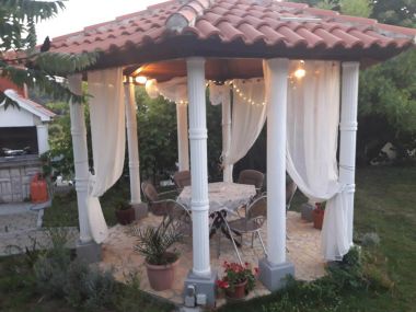 Apartmanok Pavilion - beautiful garden & comfortable: A1(5) Kampor - Rab sziget 