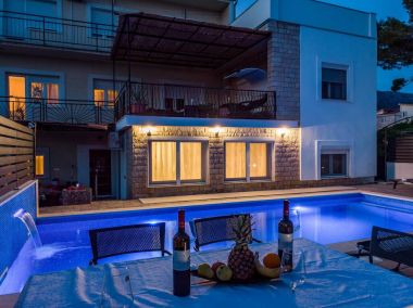 Apartmanok Zdene - private pool: A1(6+2), A2(6) Kastel Luksic - Riviera Split 