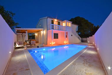 Apartmanok Zeljko - with pool : A1(6) Marina - Riviera Trogir 