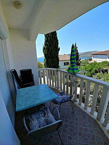 Apartmanok Katy - 150m from the clear sea: A1(2+2) Seget Vranjica - Riviera Trogir 