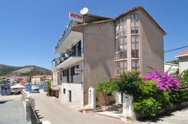 Apartmanok Snješka  - 20 m from the sea : A1(9), A2(6+2) Seget Vranjica - Riviera Trogir 