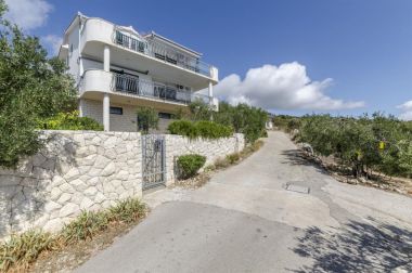 Apartmanok Mil - 80m from the sea A1(4+1), A2(2) Sevid - Riviera Trogir 