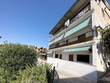 Apartmanok Kaza - 50m from the beach with parking: A1(2), A2(2), A3(6) Trogir - Riviera Trogir 