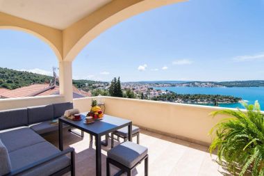 Apartmanok Tom - panoramic sea view: A1(6) Trogir - Riviera Trogir 