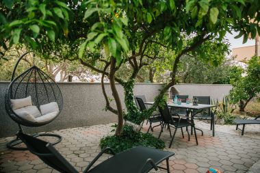 Apartmanok Florio - garden & free parking: A1(5) Trogir - Riviera Trogir 