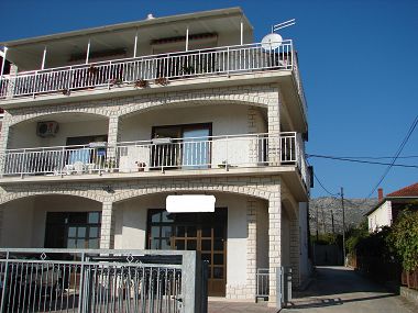 Apartmanok Tone - spacious and comfortable: A1 zuti(5+2), A2 plavi(5+2) Trogir - Riviera Trogir 