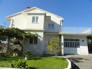 Apartmanok Tomi - with large terrace (60m2): A1(4) Trogir - Riviera Trogir 