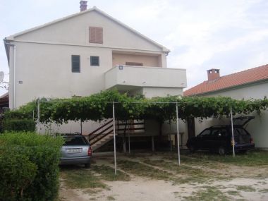Apartmanok Slava - private parking: A1(6+1) Nin - Riviera Zadar 