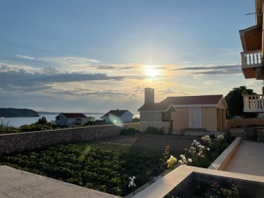 Apartmanok Adriatic - with beautiful garden: A1(2), A2(2), A3(2+2) Rtina - Riviera Zadar 