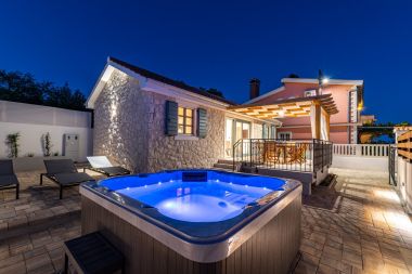 Házak a pihenésre Sanya - stone house with outdoor hot tub: H(4) Sukosan - Riviera Zadar  - Horvátország 