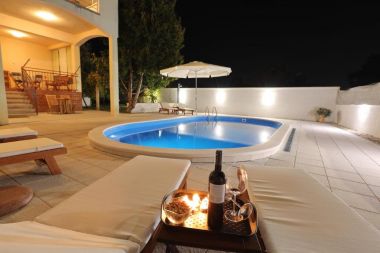Apartmanok Max - luxurious with pool: A1(6+2) Zadar - Riviera Zadar 