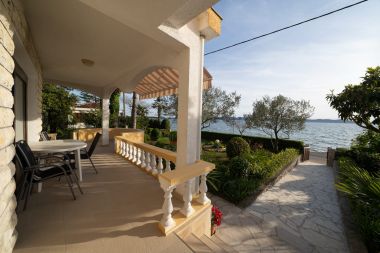 Házak a pihenésre Villa Petar 1 - 10m from sea: H(4) Zadar - Riviera Zadar  - Horvátország 