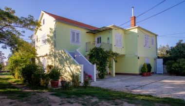 Apartmanok Mir - family apartments with garden terrace A1(4), A2(2) Zaton (Zadar) - Riviera Zadar 