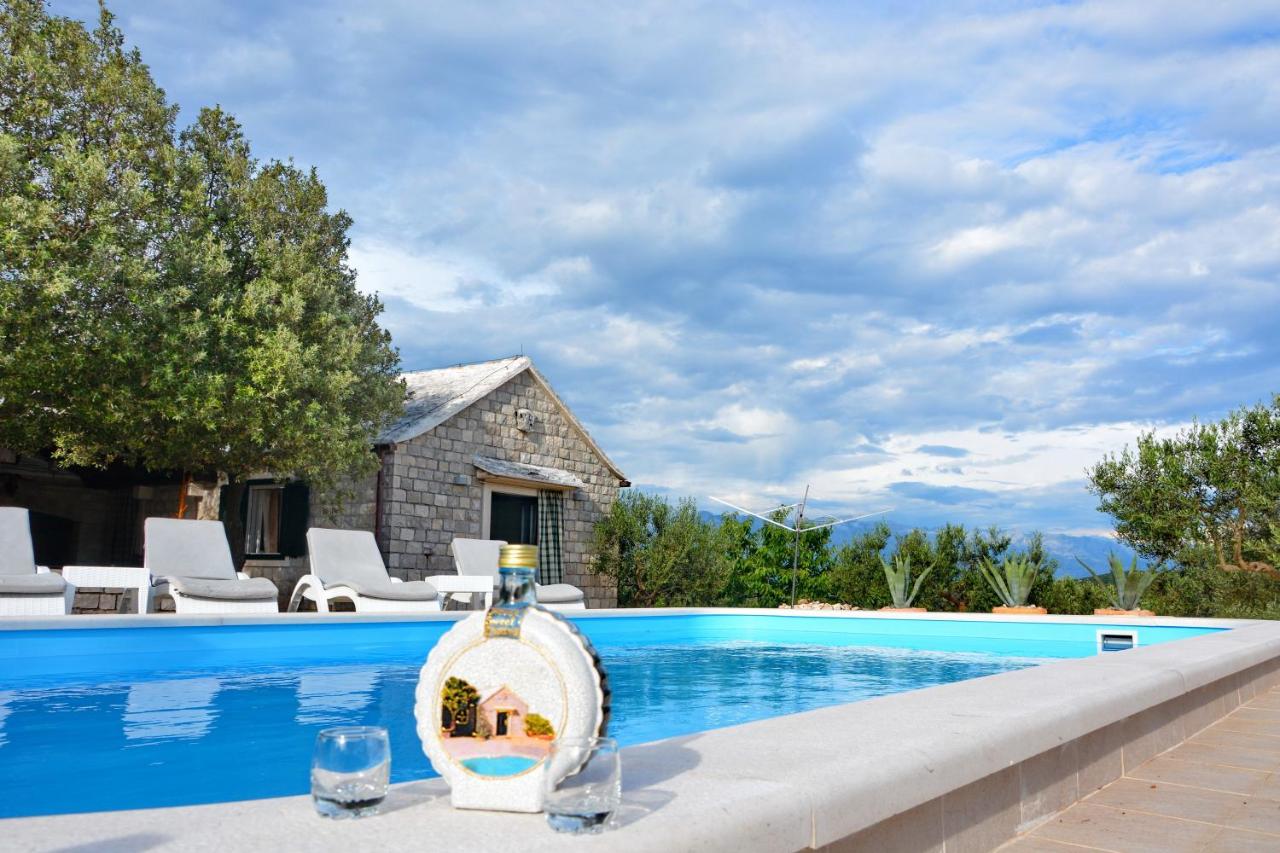 Házak a pihenésre Tonka - with pool; H(4+2) Pucisca - Brac sziget  - Horvátország 