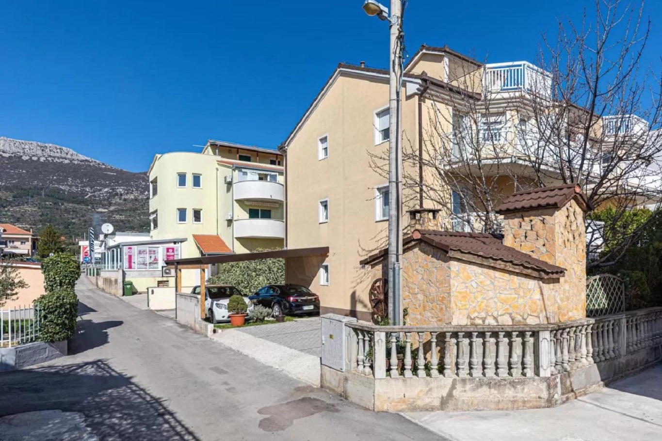 Apartmanok Niko - modern: SA1(2), A2(2+2), A3(2+2), A4(4+2) Kastel Luksic - Riviera Split 